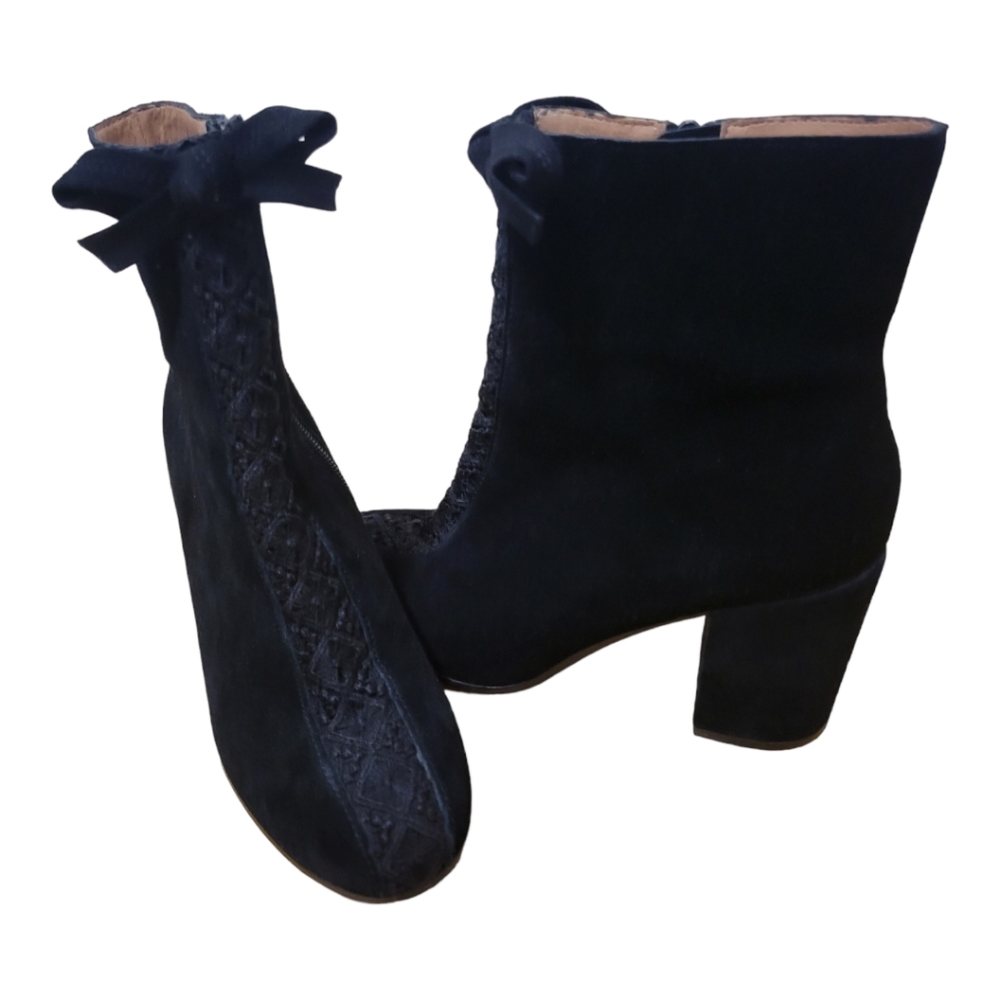 Bettye Black Leather Ankle Boots. 6.5. EUC.